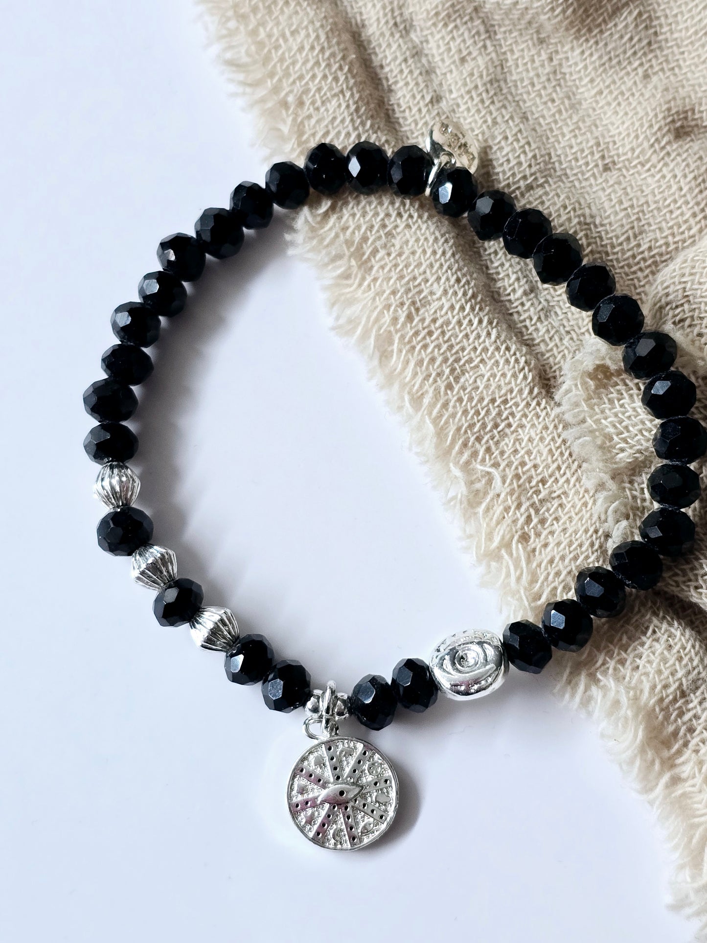Armband schwarz/silber runder Anhänger