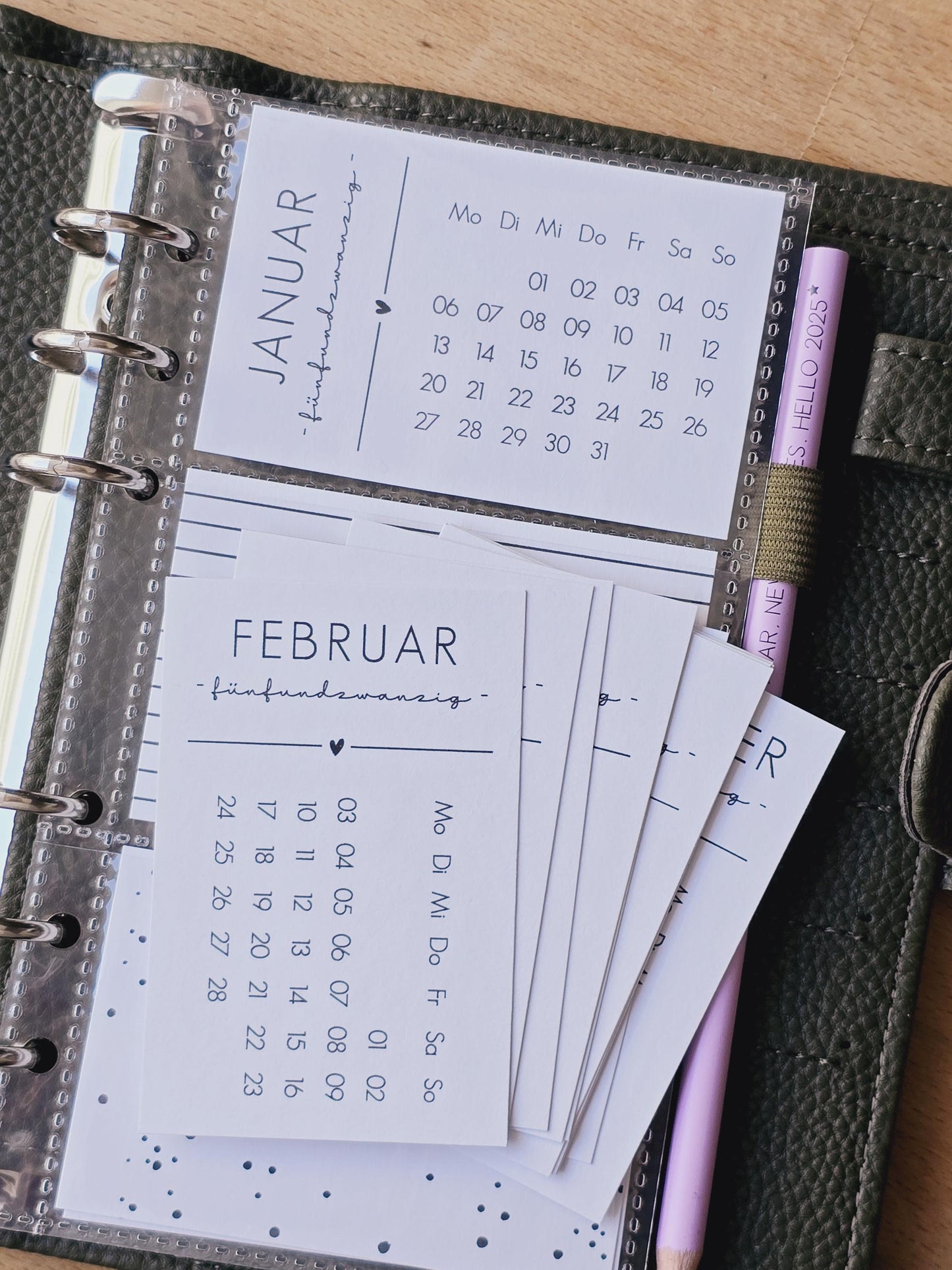 Kalender 2025 / A6 Planer / Bilder / Hülle / Kalendarium / Karten / schwarz-weiß