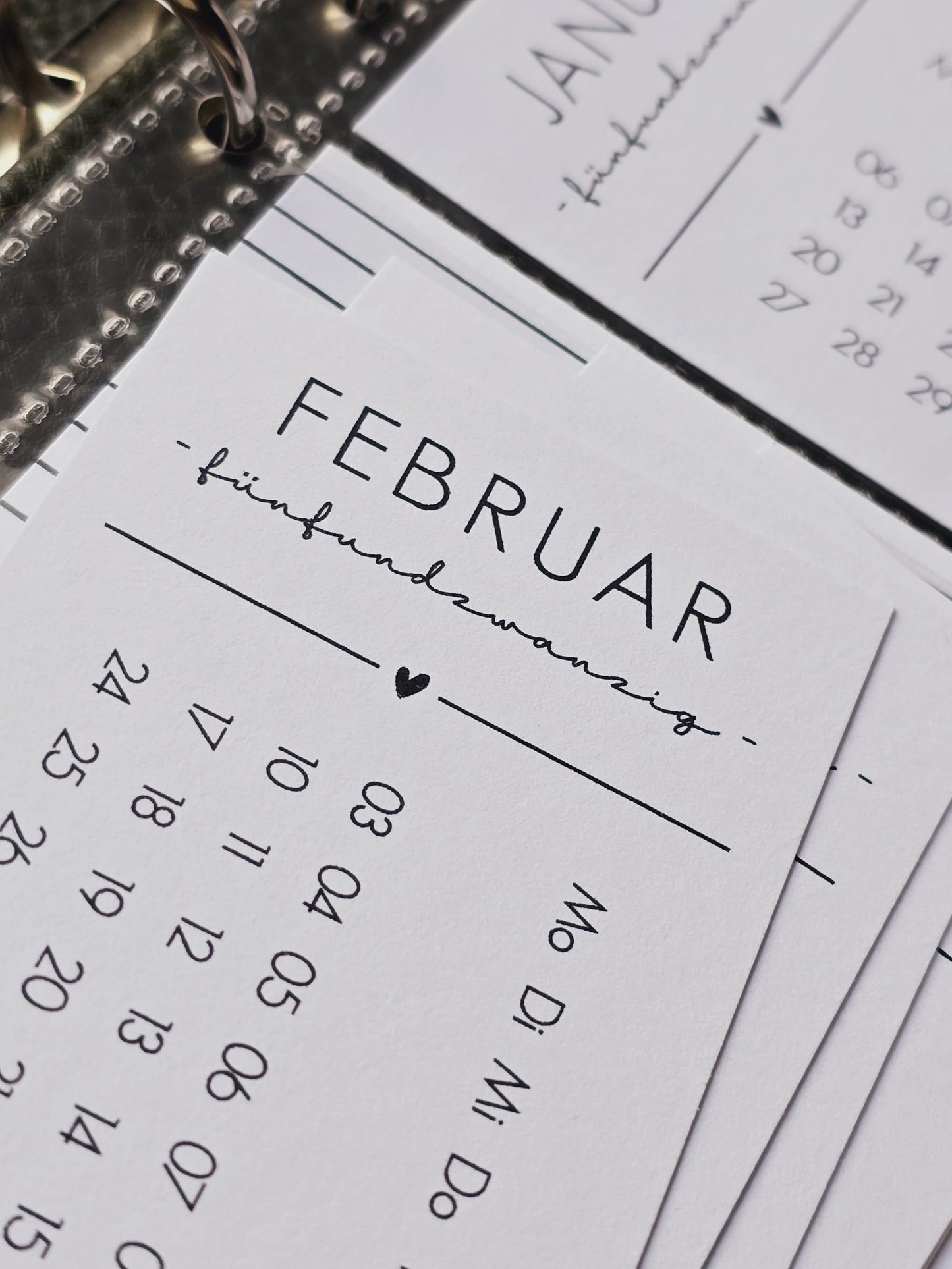 Kalender 2025 / A6 Planer / Bilder / Hülle / Kalendarium / Karten / schwarz-weiß