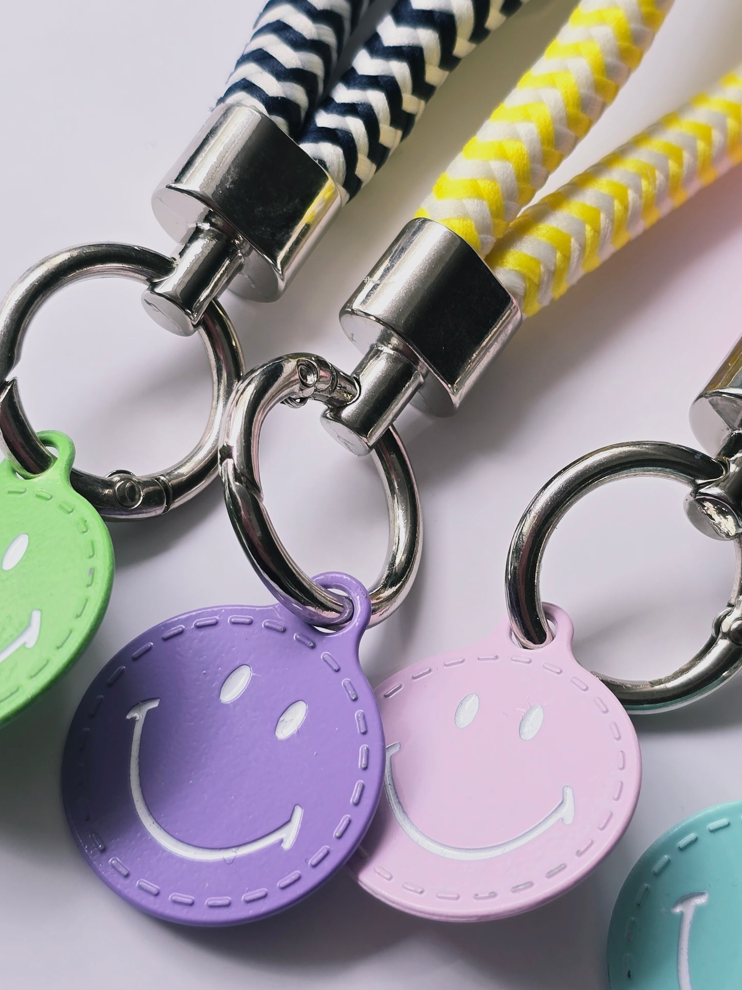 Schlüsselanhänger Streifen Smiley (5 Farben)