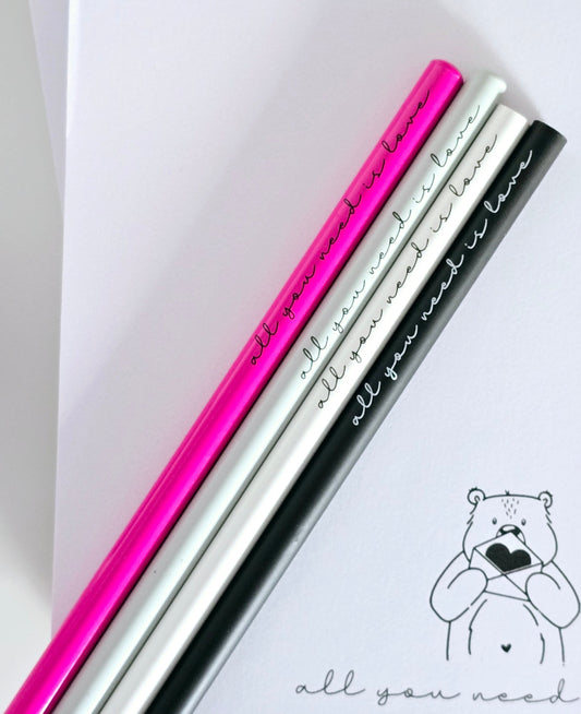 Bleistift "all you need is love" in 4 Farben