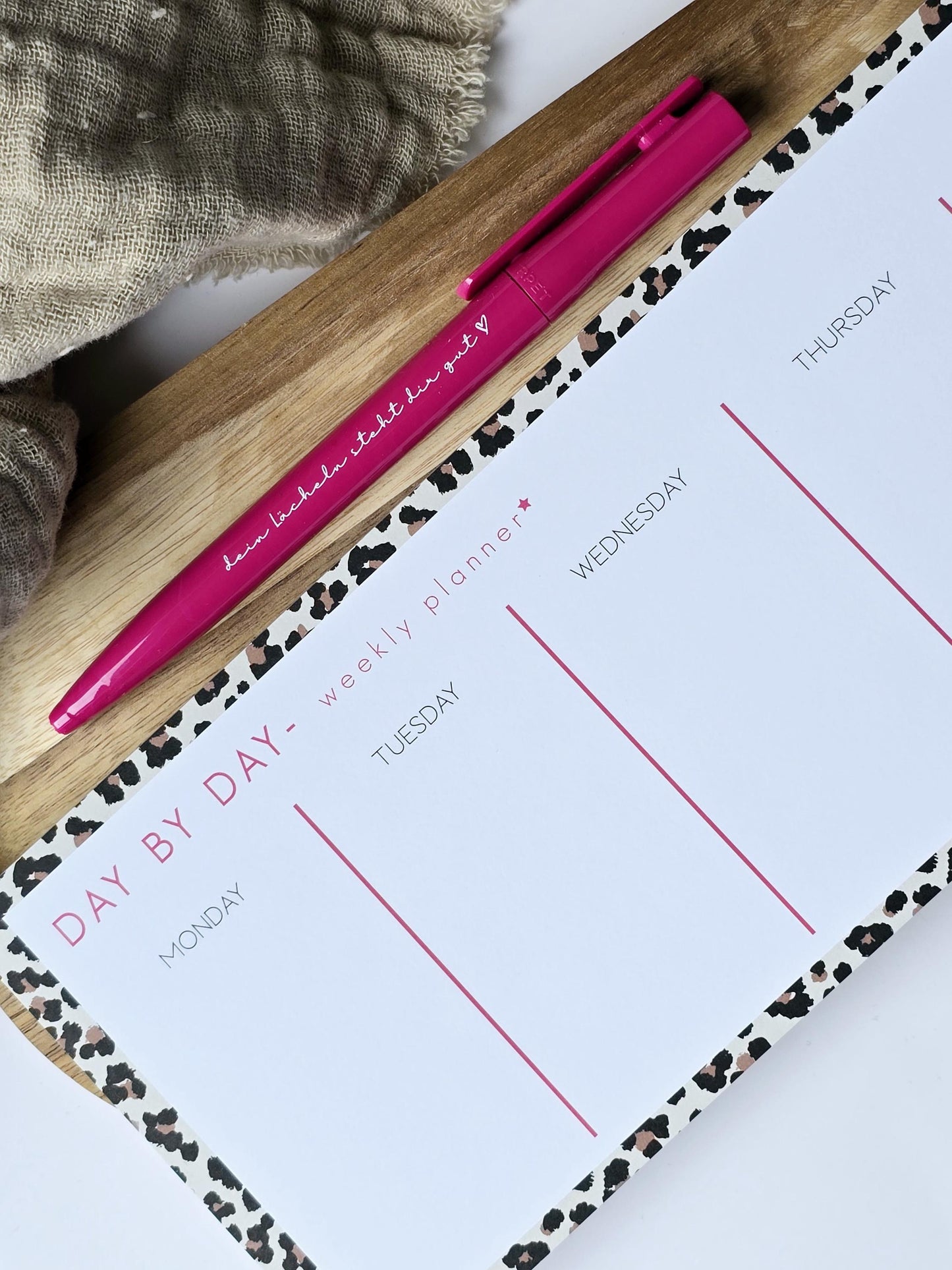 Wochenplaner Day bei Day / Leo Look / 50 Blatt / Notizblock / Mitbringsel / Kleinigkeit / Geschenk