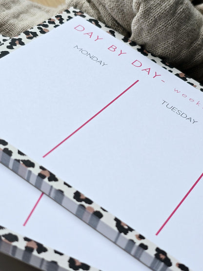 Wochenplaner Day bei Day / Leo Look / 50 Blatt / Notizblock / Mitbringsel / Kleinigkeit / Geschenk