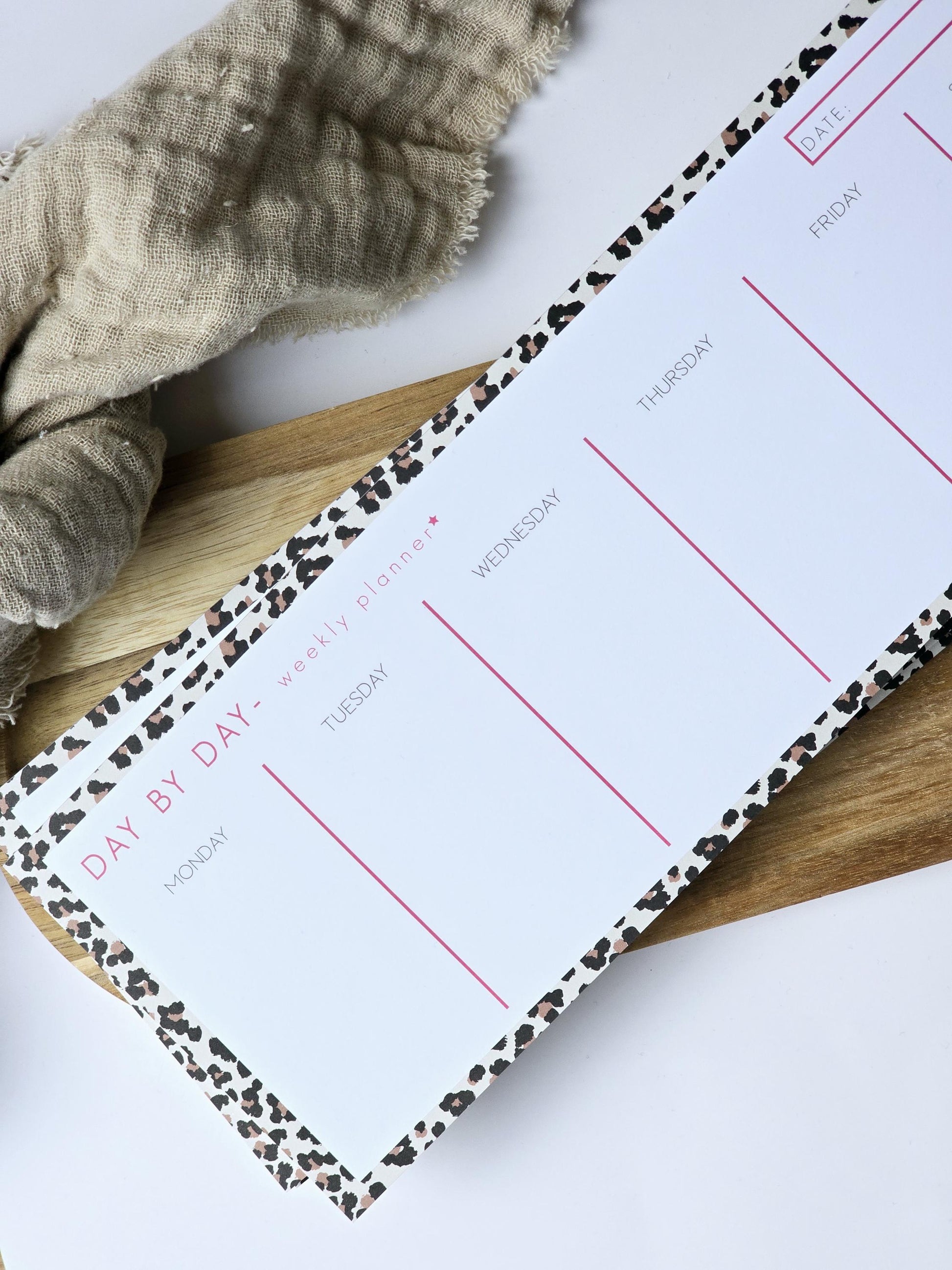 Wochenplaner Day bei Day / Leo Look / 50 Blatt / Notizblock / Mitbringsel / Kleinigkeit / Geschenk