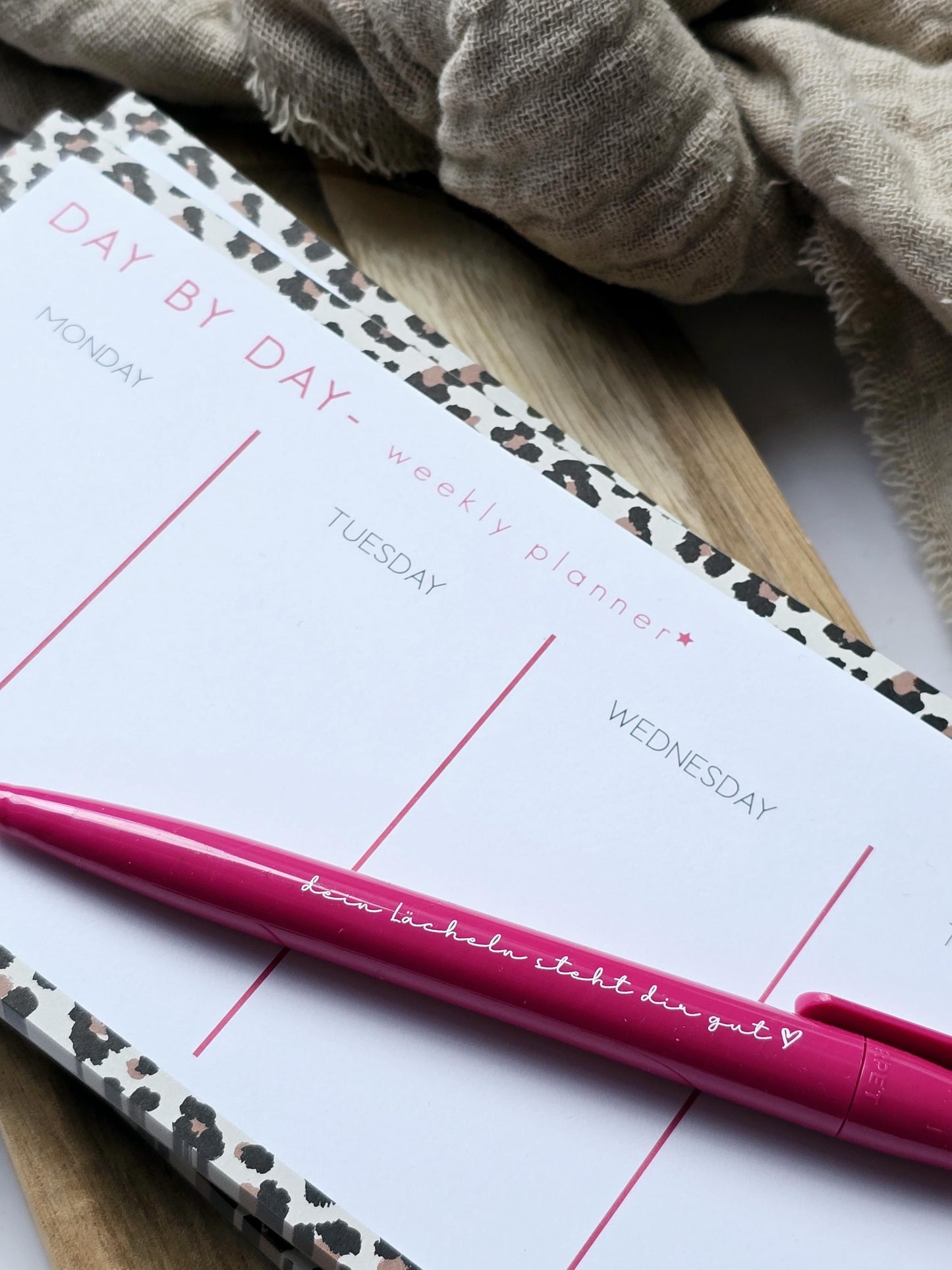 Wochenplaner Day bei Day / Leo Look / 50 Blatt / Notizblock / Mitbringsel / Kleinigkeit / Geschenk