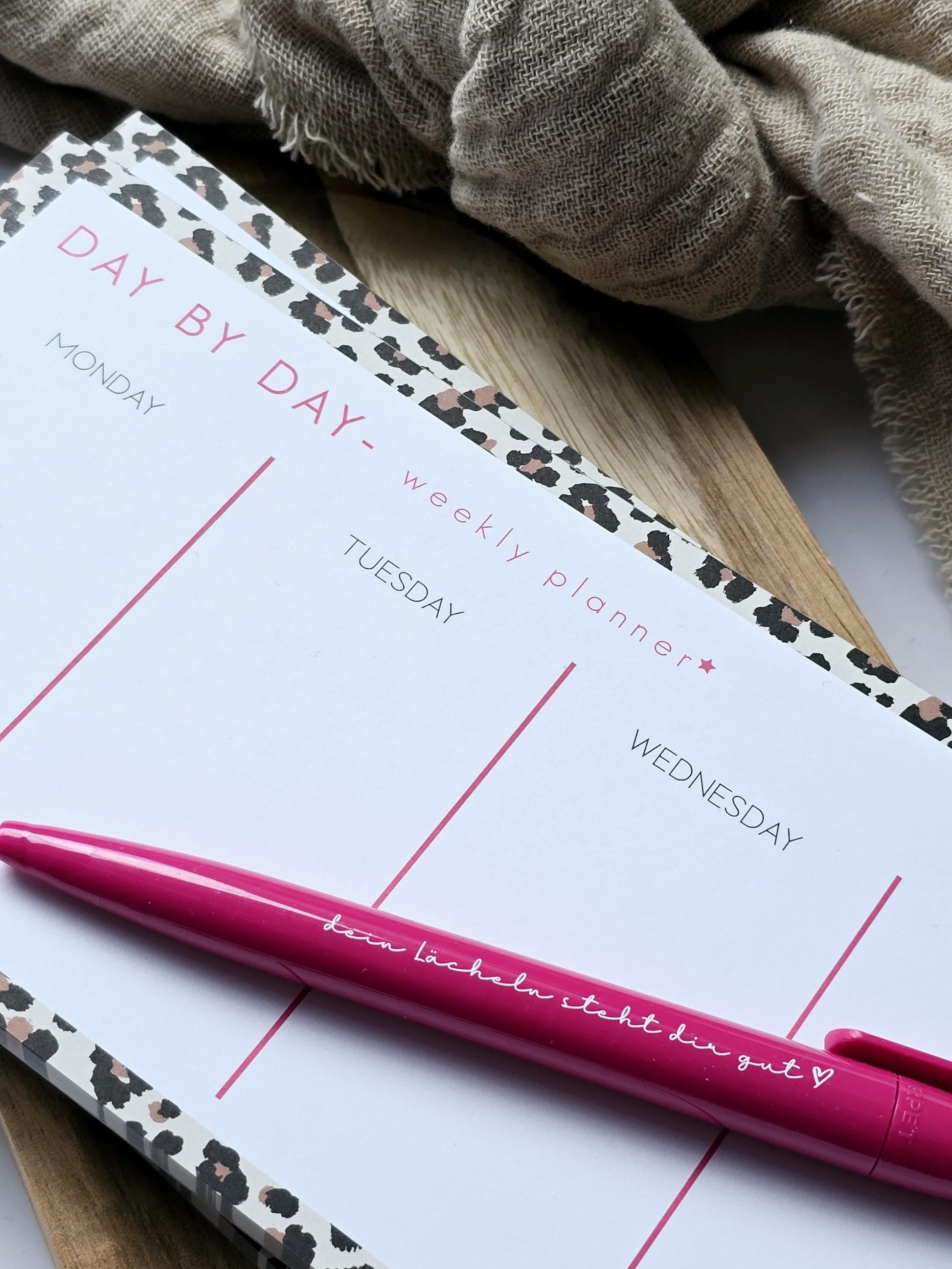 Wochenplaner Day bei Day / Leo Look / 50 Blatt / Notizblock / Mitbringsel / Kleinigkeit / Geschenk