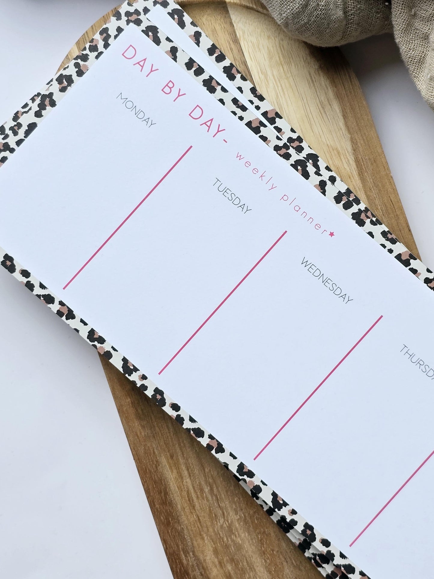 Wochenplaner Day bei Day / Leo Look / 50 Blatt / Notizblock / Mitbringsel / Kleinigkeit / Geschenk