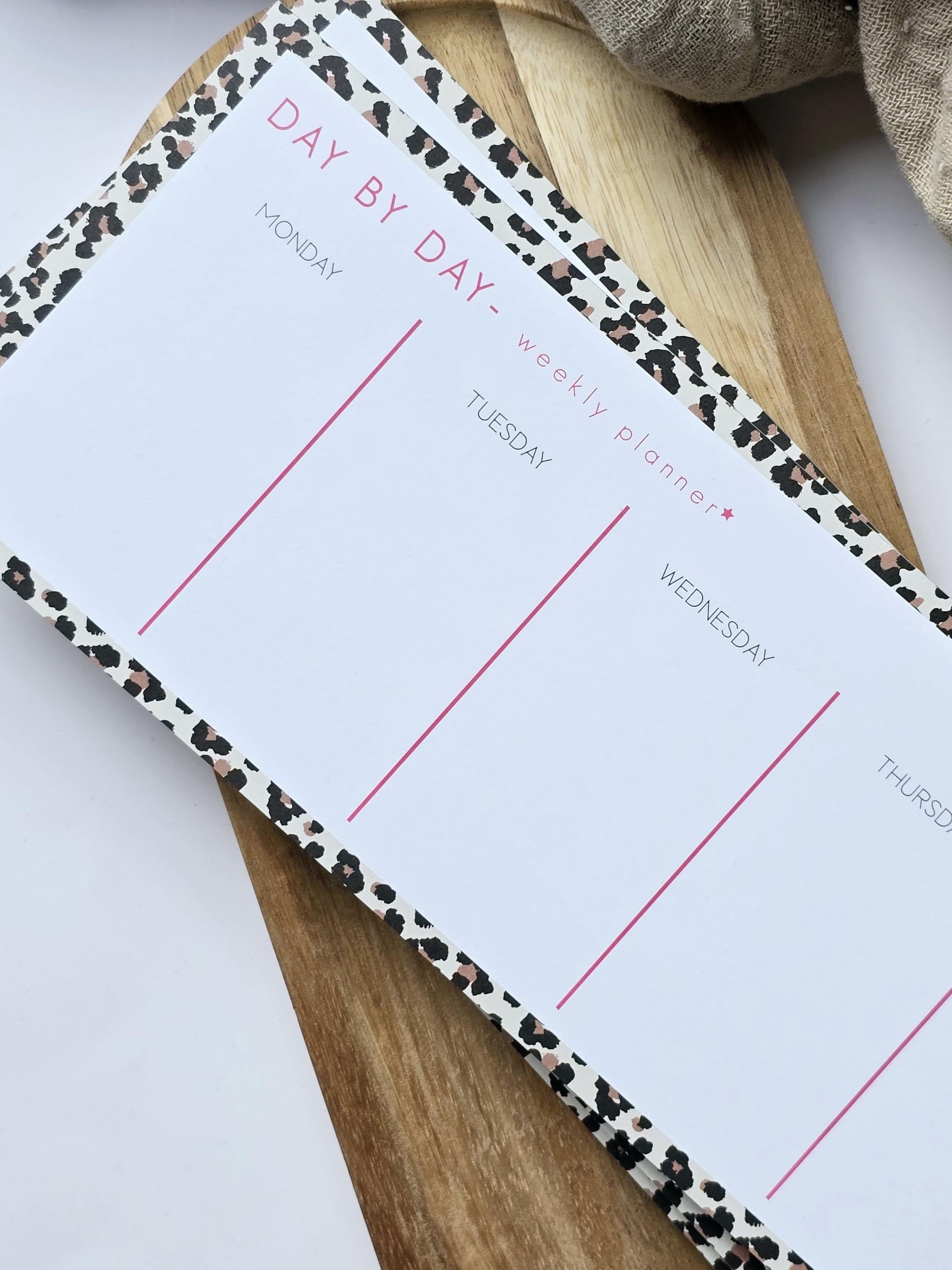 Wochenplaner Day bei Day / Leo Look / 50 Blatt / Notizblock / Mitbringsel / Kleinigkeit / Geschenk