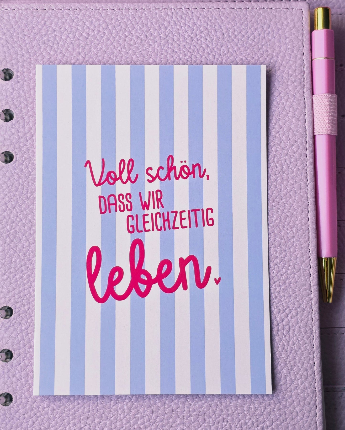 Postkarte "Voll schön, dass wir gleichzeitig leben in A6
