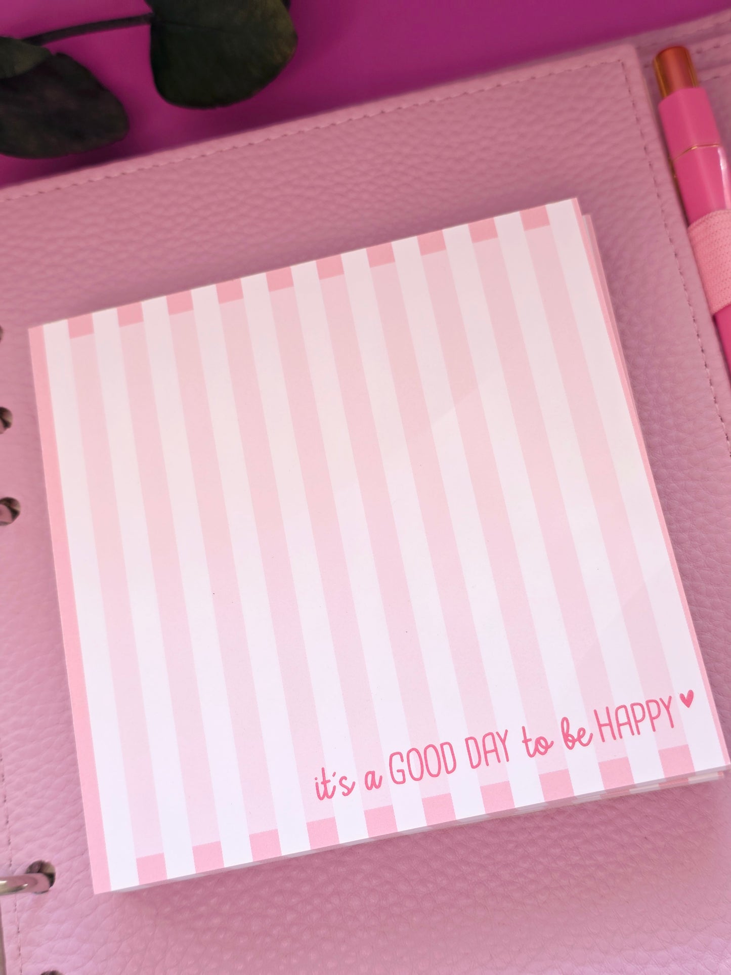 Notizblock "It's a good day to be happy" rosa Streife in 105 x 105 mm