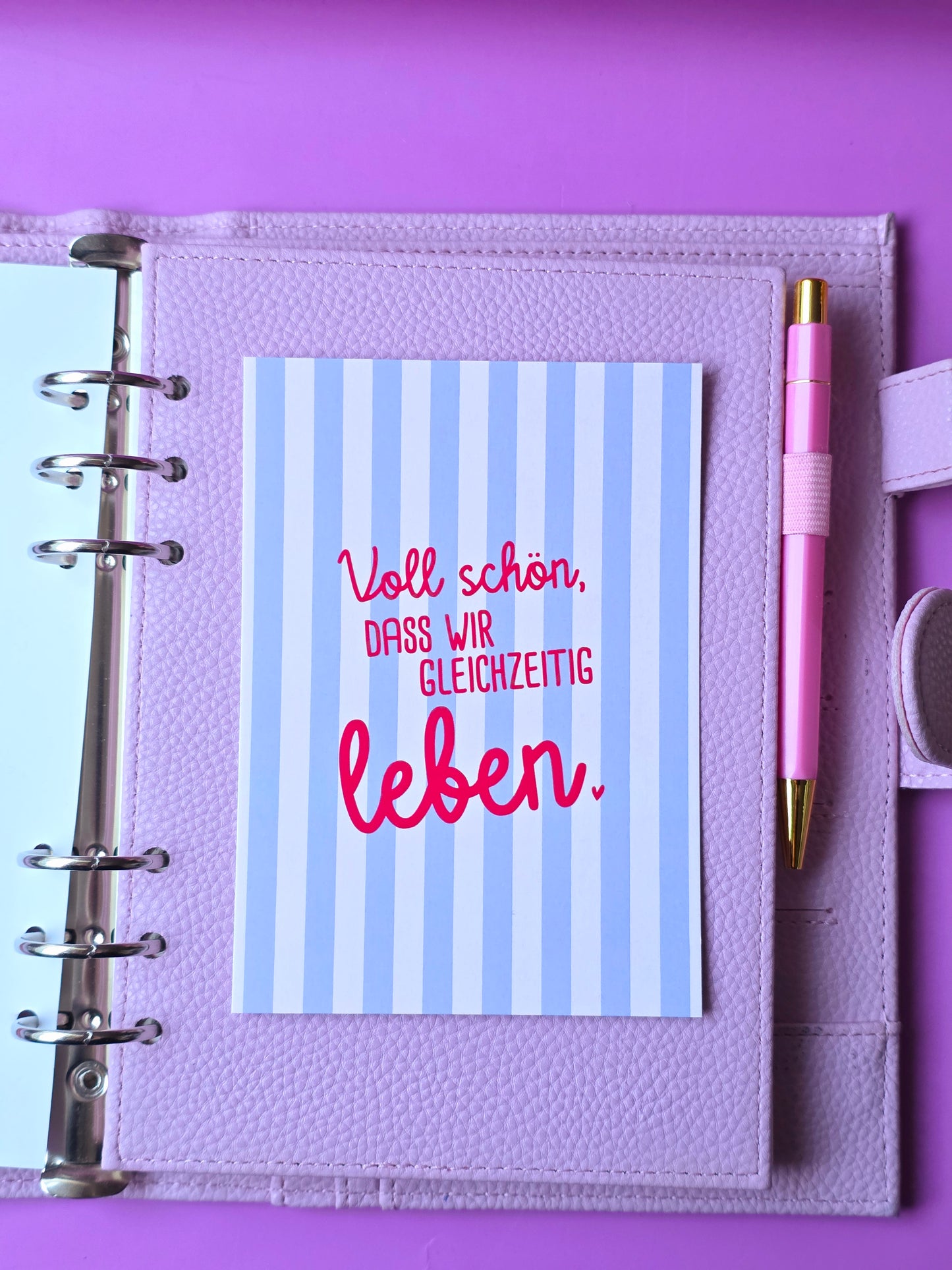 Postkarte "Voll schön, dass wir gleichzeitig leben in A6