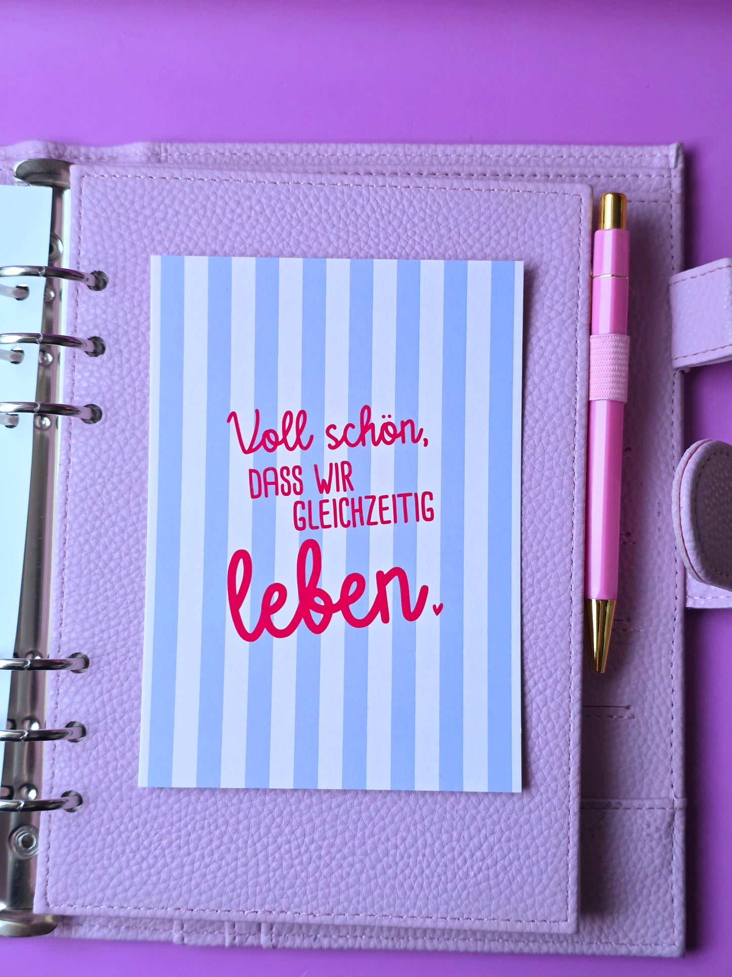 Postkarte "Voll schön, dass wir gleichzeitig leben in A6