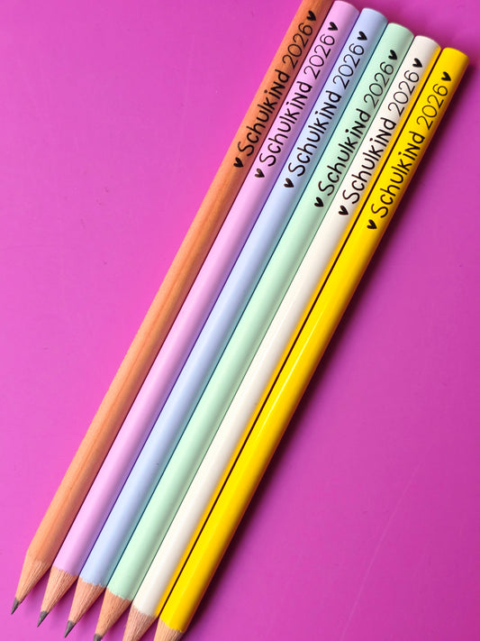 Bleistift Schulkind 2026 - 6 Farben - 3 Schrift Varianten