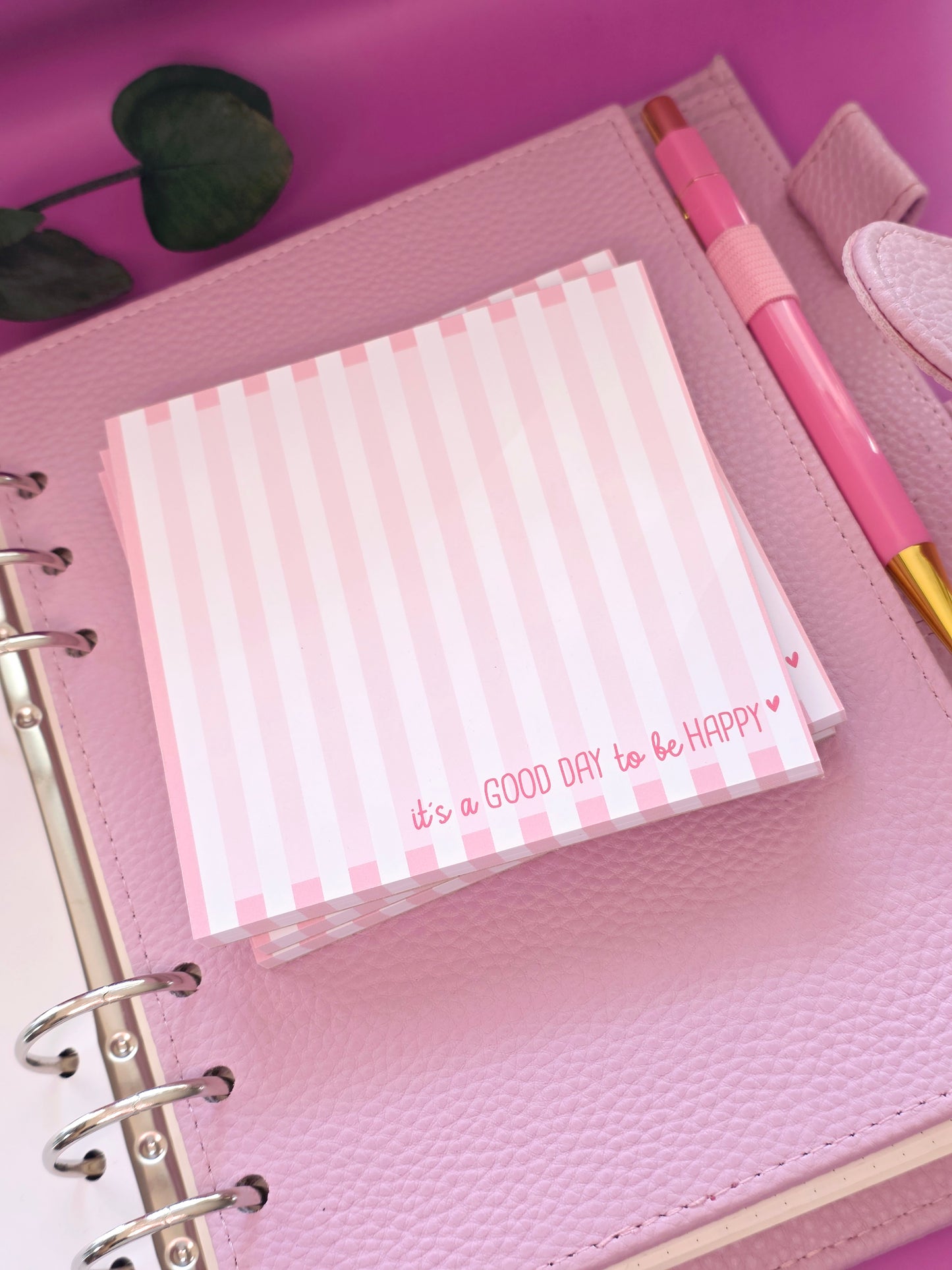 Notizblock "It's a good day to be happy" rosa Streife in 105 x 105 mm
