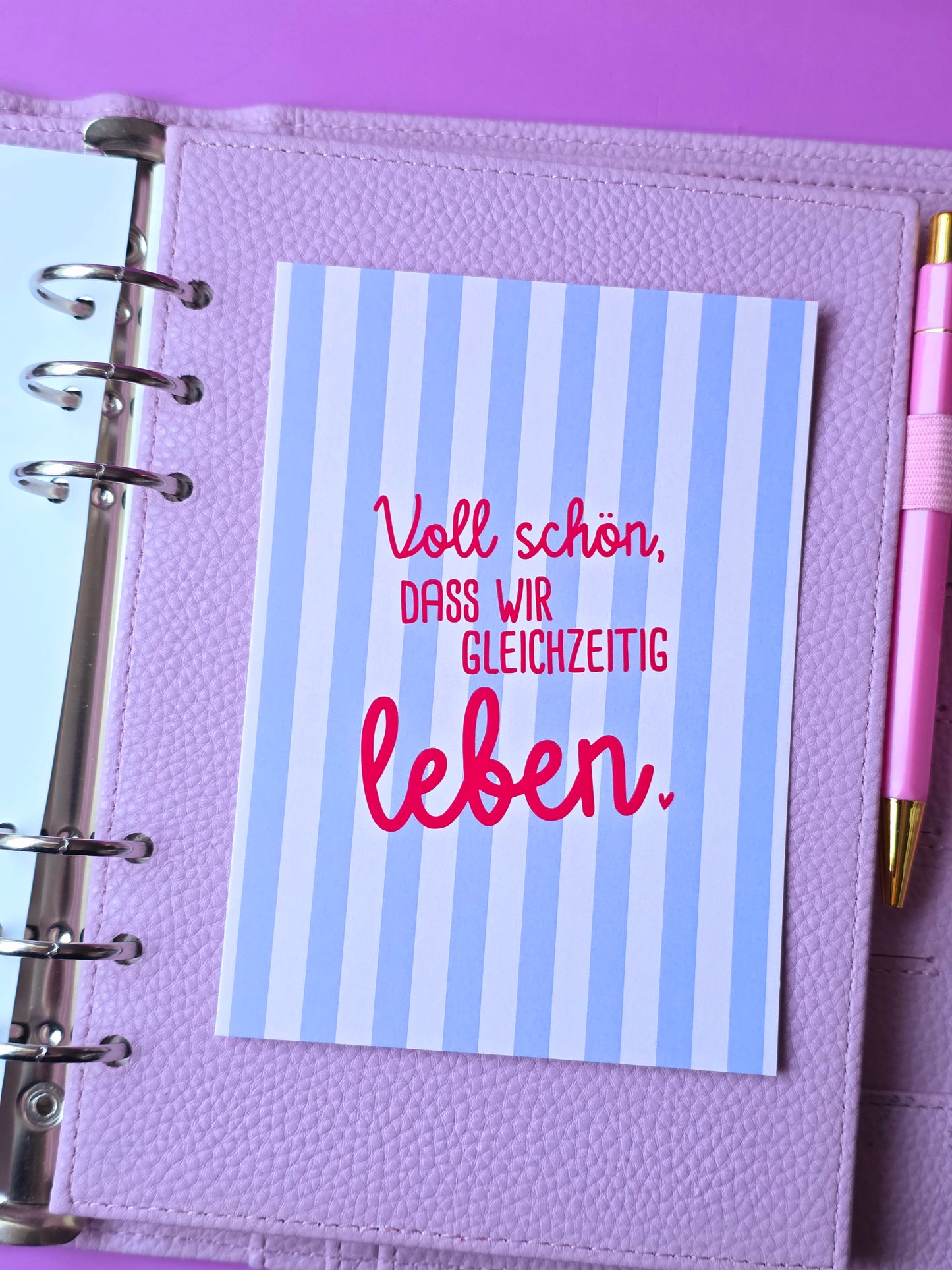 Postkarte "Voll schön, dass wir gleichzeitig leben in A6