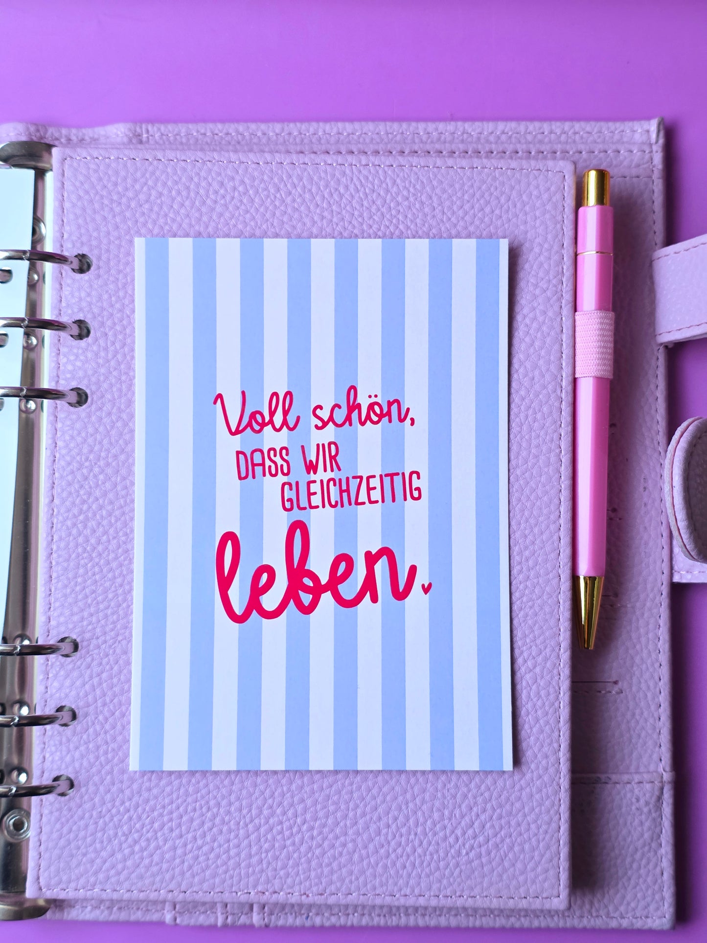 Postkarte "Voll schön, dass wir gleichzeitig leben in A6