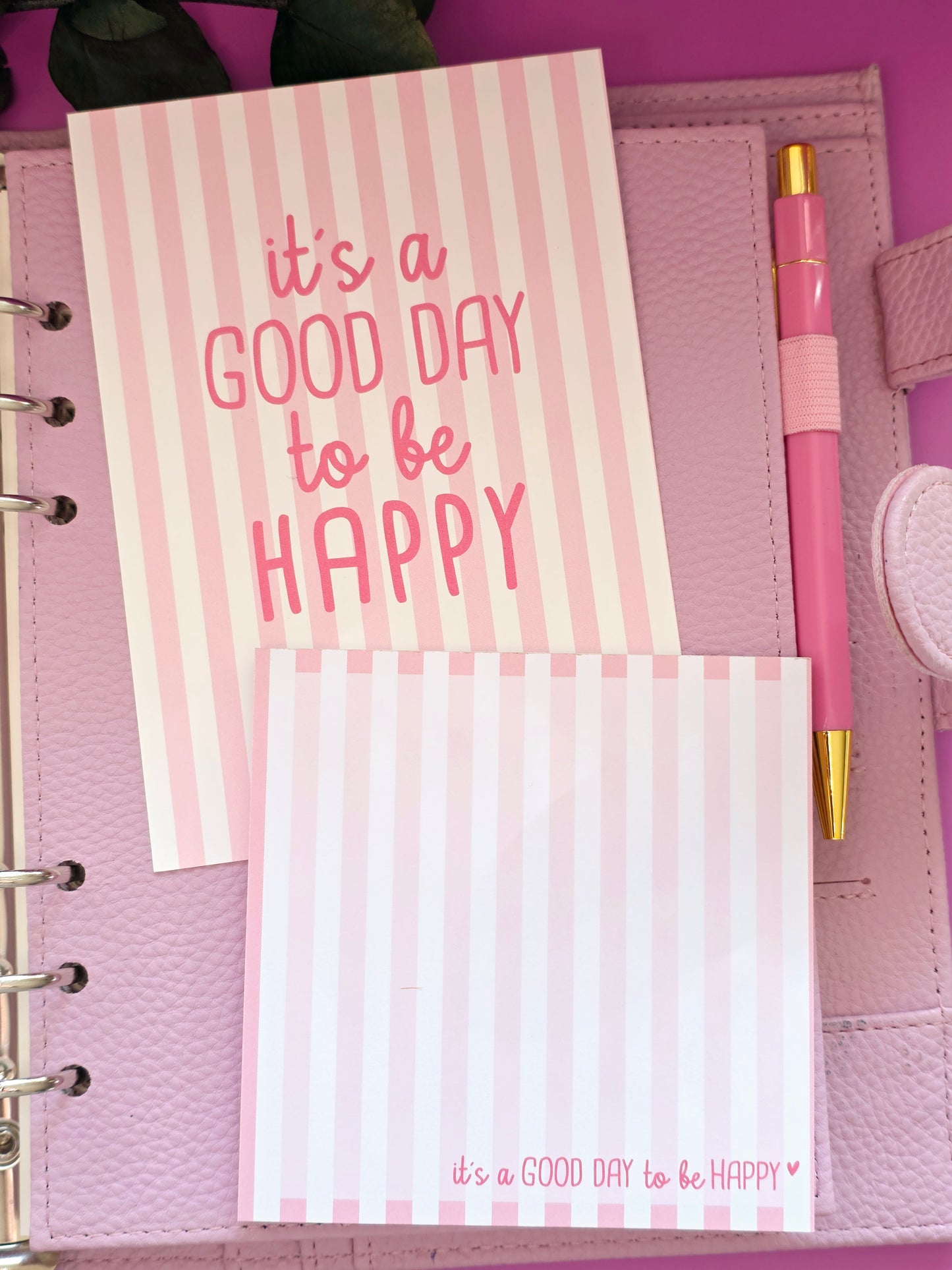 Notizblock "It's a good day to be happy" rosa Streife in 105 x 105 mm