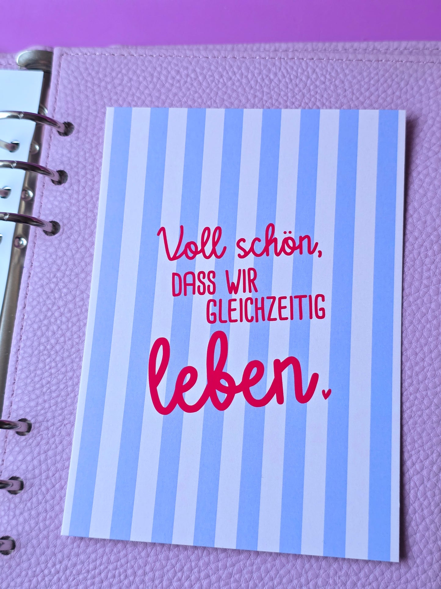 Postkarte "Voll schön, dass wir gleichzeitig leben in A6